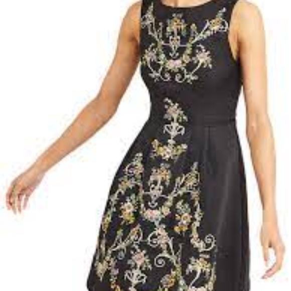 DEX Black Dress Embossed Embroidered EUC Women's Small - Picture 2 of 7